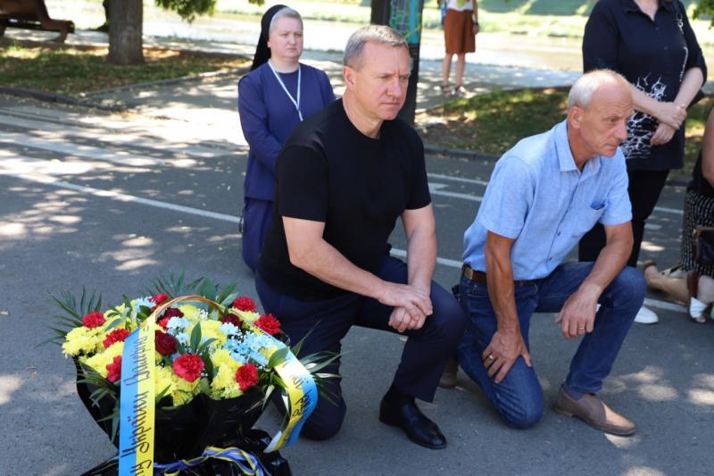 В Ужгороді провели в останню земну дорогу 39-річного захисника, солдата Валерія Мадяра