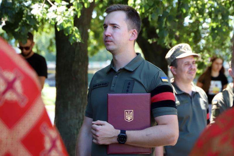В Ужгороді провели в останню земну дорогу 39-річного захисника, солдата Валерія Мадяра
