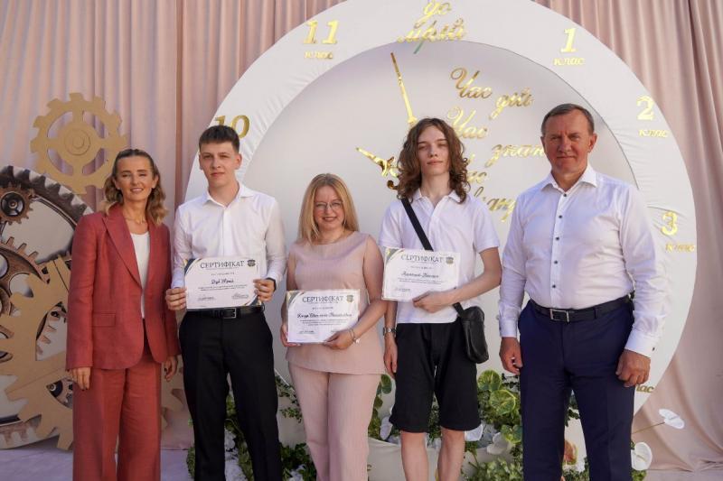 Кращі з кращих: в Ужгороді вітали випускників 2026 року