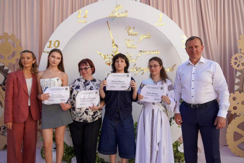 Кращі з кращих: в Ужгороді вітали випускників 2026 року