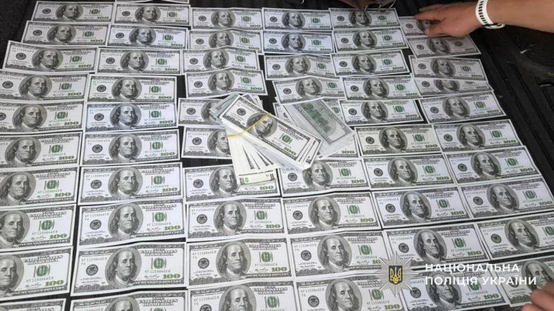 25 000$ за фіктивне працевлаштування з правом на відстрочку: на Закарпатті поліція викрила корупційну схему у приватному навчальному закладі