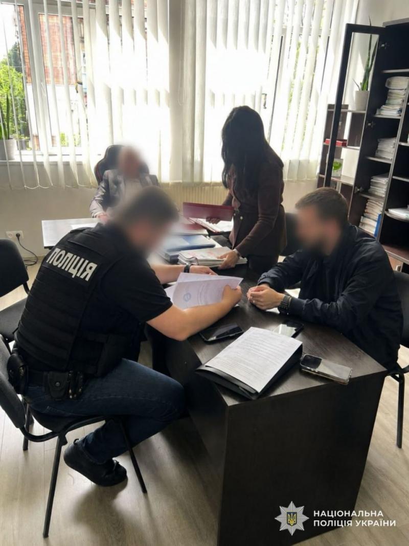 25 000$ за фіктивне працевлаштування з правом на відстрочку: на Закарпатті поліція викрила корупційну схему у приватному навчальному закладі