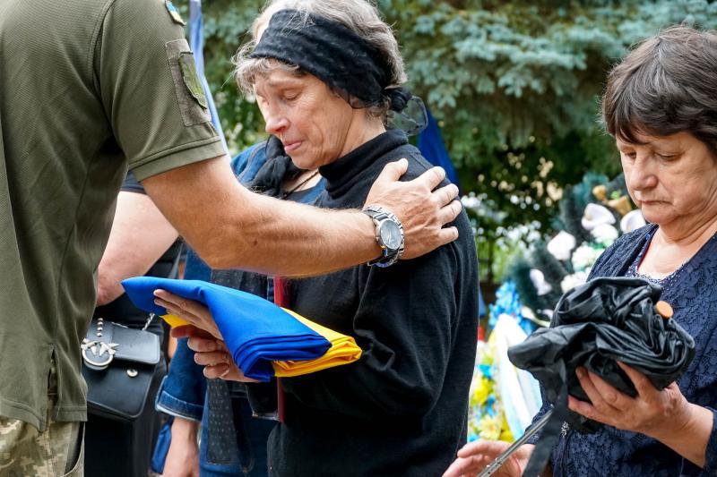 Сьогодні Ужгород провів в останню земну дорогу 44-річного солдата Василя Мартина