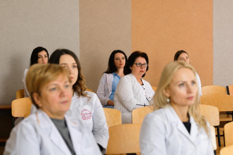 Світовий стандарт у дії: чому серце пацієнта в Закарпатському кардіоцентрі лікує не один лікар, а ціла команда?