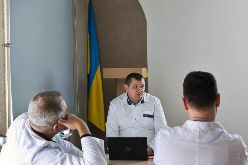 Світовий стандарт у дії: чому серце пацієнта в Закарпатському кардіоцентрі лікує не один лікар, а ціла команда?