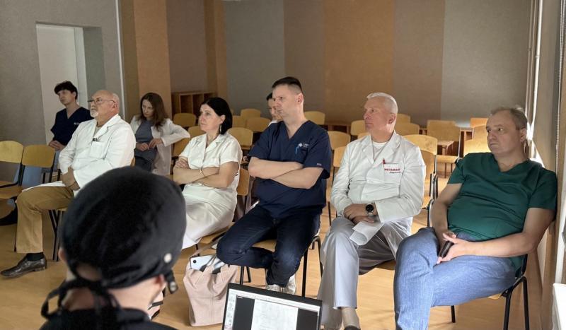 Світовий стандарт у дії: чому серце пацієнта в Закарпатському кардіоцентрі лікує не один лікар, а ціла команда?