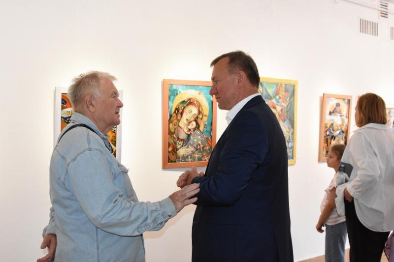 «За склом» – у галереї «Ужгород» відкрили виставку робіт заслуженої художниці України Вікторії Кузьми, присвячену ювілею мисткині