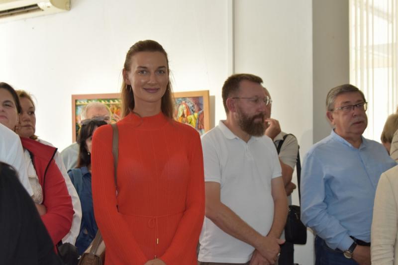 «За склом» – у галереї «Ужгород» відкрили виставку робіт заслуженої художниці України Вікторії Кузьми, присвячену ювілею мисткині