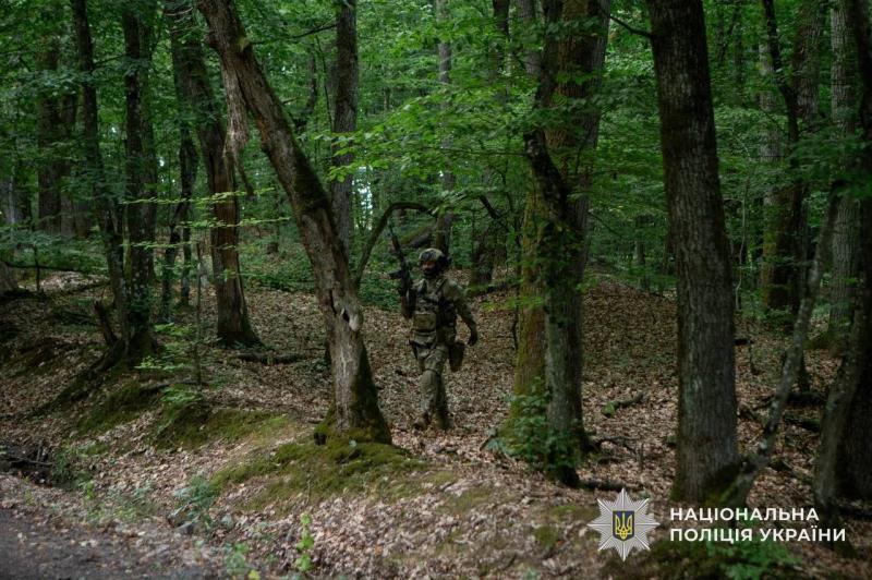 Стрілянина, пожежа та затримання озброєного чоловіка: поліція розкрила деталі спецоперації у Шахтинському лісі в Ужгороді (ФОТО, ВІДЕО)