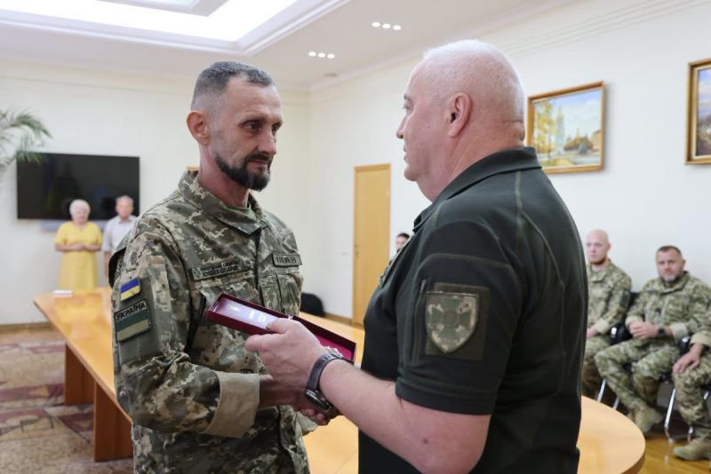 Трьох прикордонників Чопського загону нагородили державними нагородами