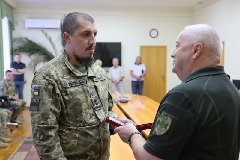 Трьох прикордонників Чопського загону нагородили державними нагородами