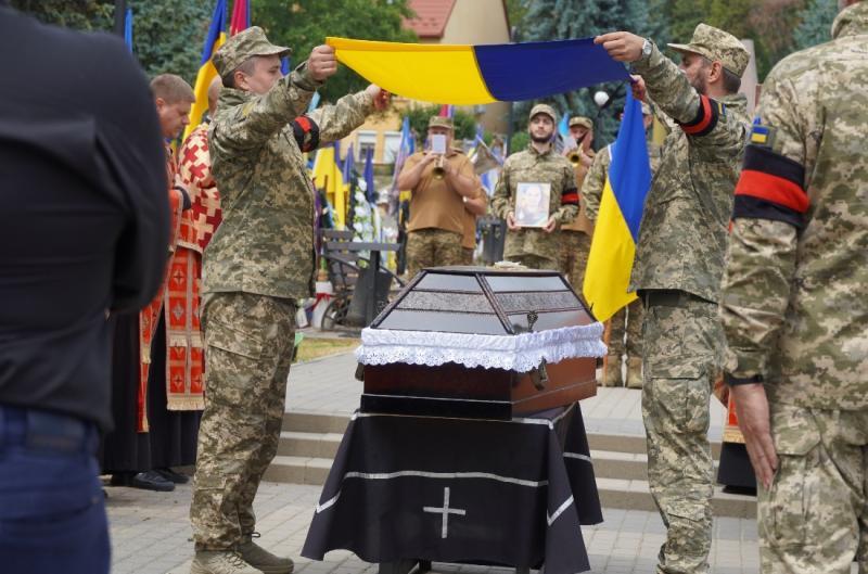 Ужгород попрощався із 36-річним захисником Олександром Карбованцем
