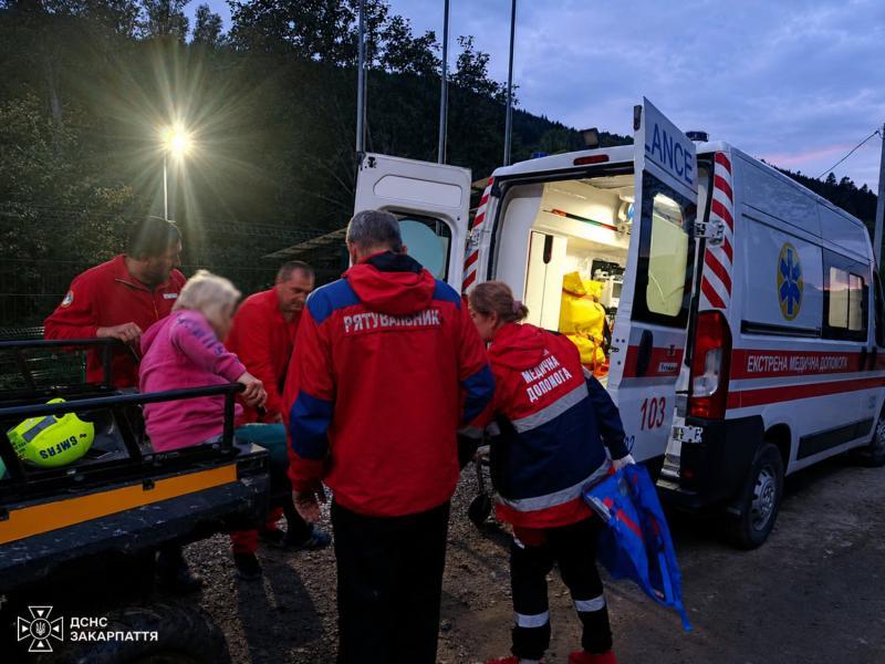 На Закарпатті рятувальники допомогли туристці, яка травмувалася під час сходження на Говерлу