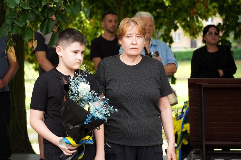 36-річного захисника України Миколу Філюка провели в останню земну дорогу в Ужгороді