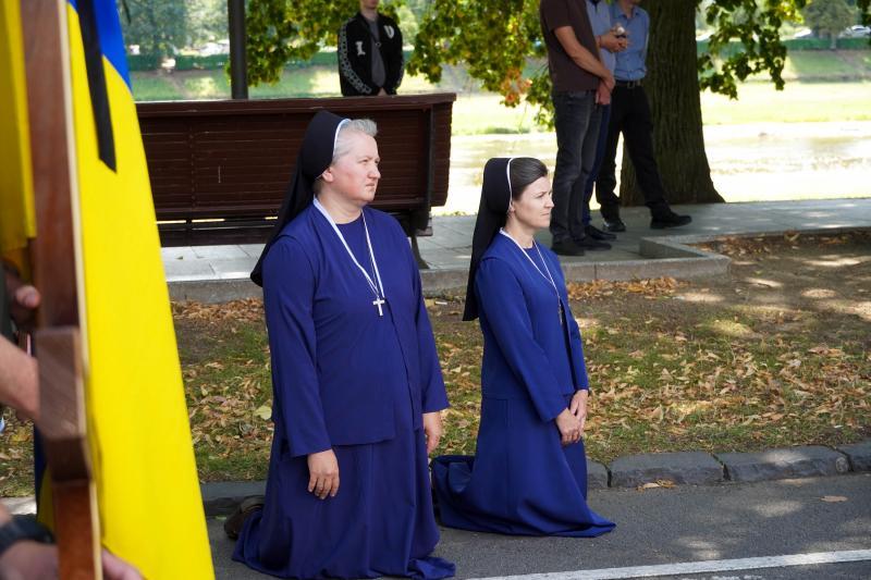 36-річного захисника України Миколу Філюка провели в останню земну дорогу в Ужгороді