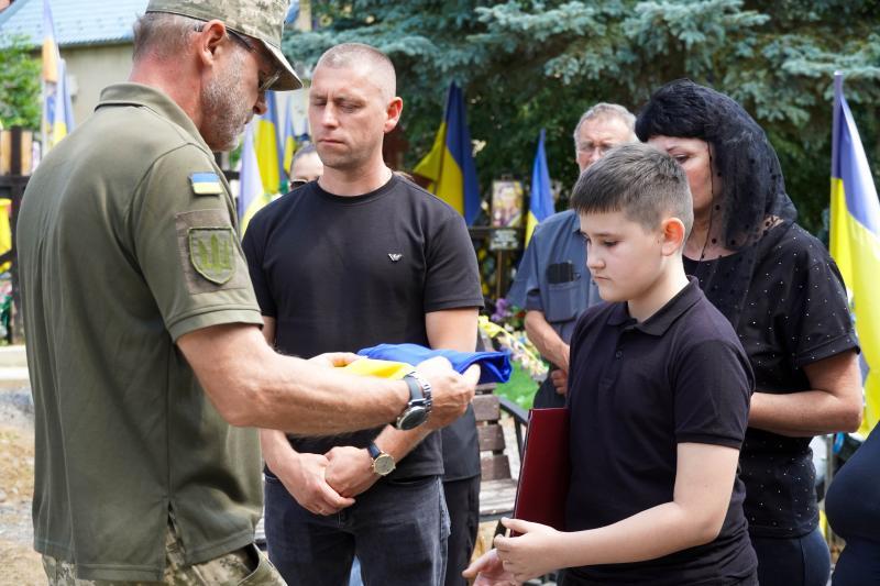 36-річного захисника України Миколу Філюка провели в останню земну дорогу в Ужгороді