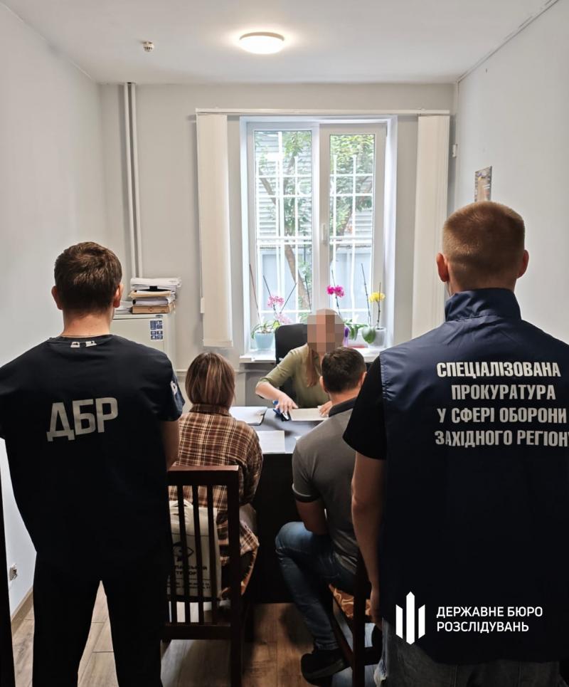 На Закарпатті екскомбата та військовослужбовицю підозрюють у привласненні понад 1,5 млн грн грошового забезпечення