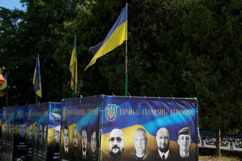 В Ужгороді вшанували пам’ять жертв теракту в Оленівці та всіх загиблих у російському полоні