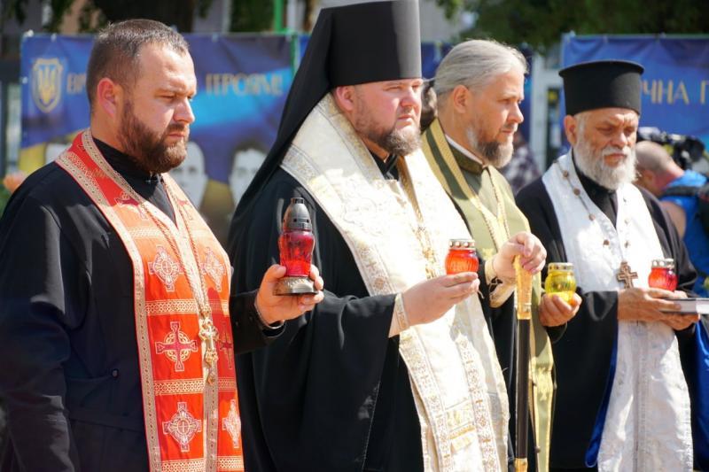 В Ужгороді вшанували пам’ять жертв теракту в Оленівці та всіх загиблих у російському полоні