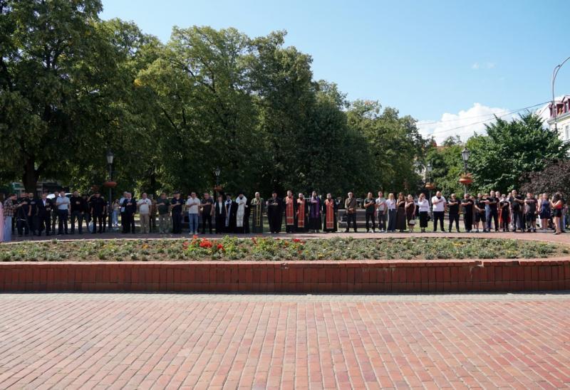В Ужгороді вшанували пам’ять жертв теракту в Оленівці та всіх загиблих у російському полоні