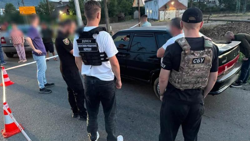 На Закарпатті ліквідували канал незаконного переправлення через кордон чоловіків призовного віку