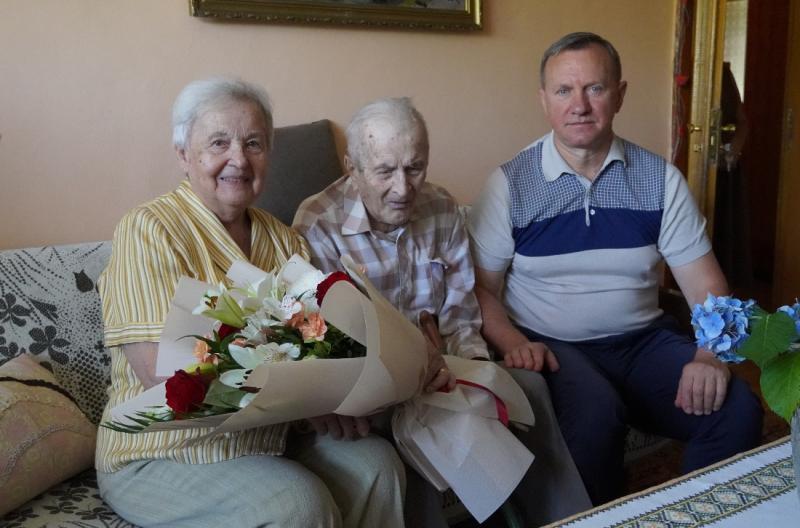 Богдан Андріїв привітав з ювілеєм 100-річного ужгородця