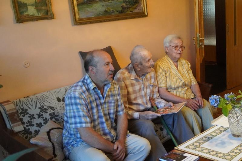 Богдан Андріїв привітав з ювілеєм 100-річного ужгородця