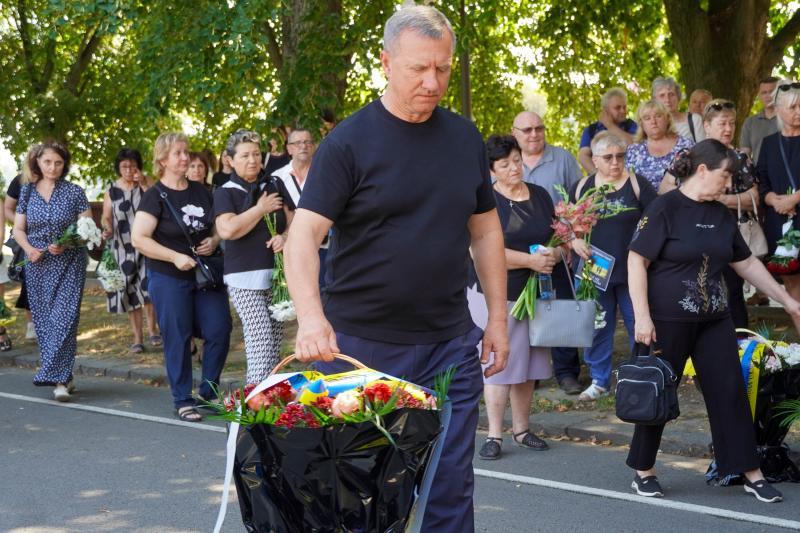 Ужгород в жалобі: сьогодні в місті попрощалися із 31-річним солдатом Богданом Югасом