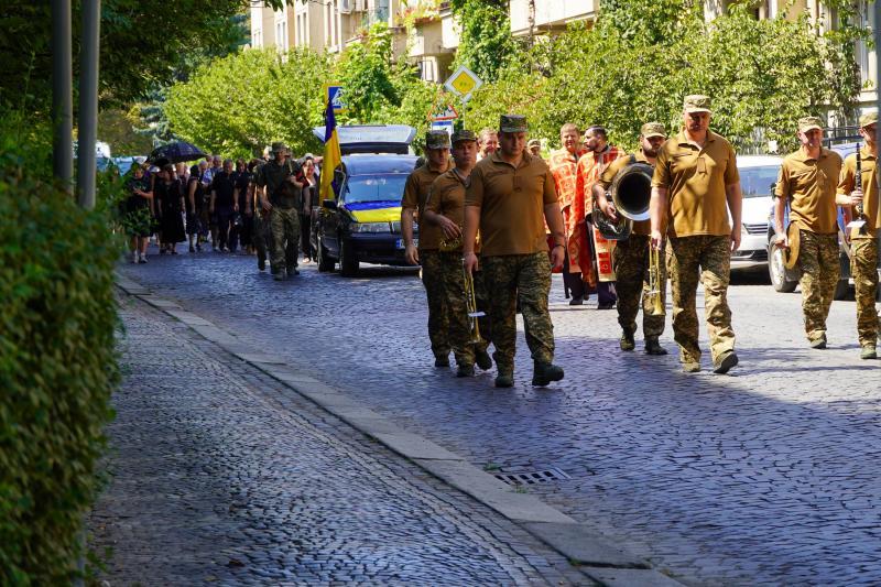 Ужгород в жалобі: сьогодні в місті попрощалися із 31-річним солдатом Богданом Югасом