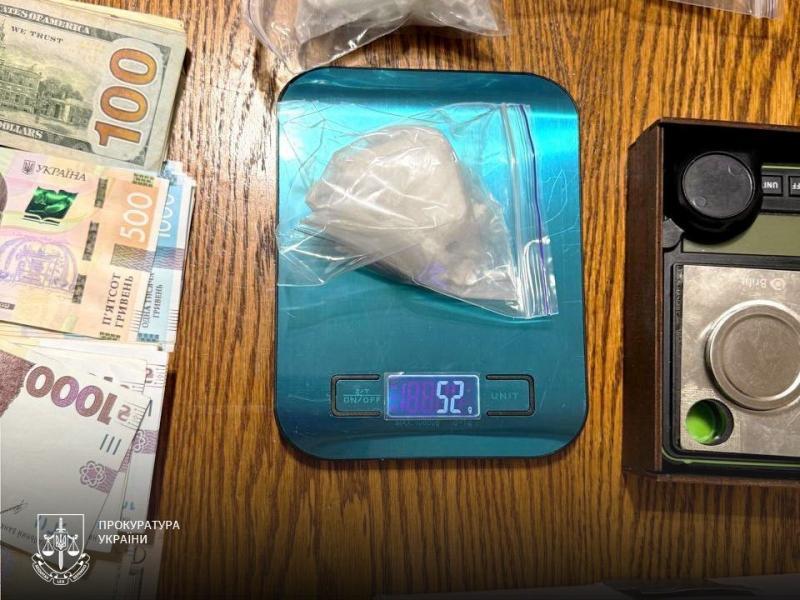 Наркотики під виглядом прального порошку: на Закарпатті судять учасників міжнародного каналу постачання кокаїн