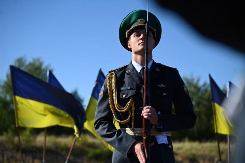 Майже через 90 років Євген Коновалець повертається в Україну: прах полковника зустріли на Закарпатті