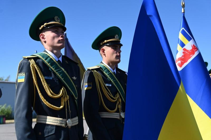 Майже через 90 років Євген Коновалець повертається в Україну: прах полковника зустріли на Закарпатті