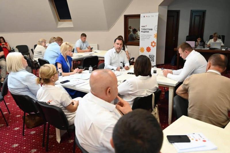 Захист прав дитини — відповідальність громади: в Ужгороді відбулося навчання для голів територіальних громад