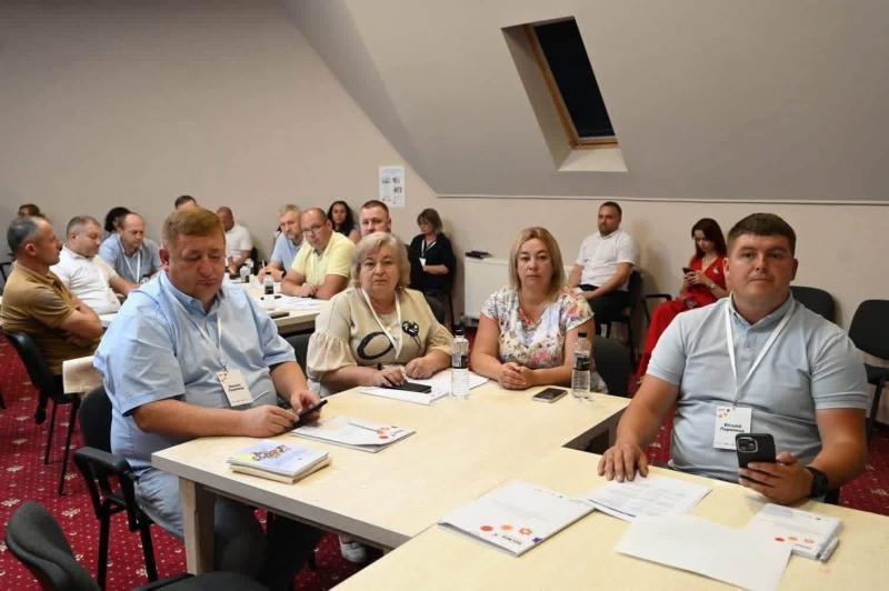 Захист прав дитини — відповідальність громади: в Ужгороді відбулося навчання для голів територіальних громад