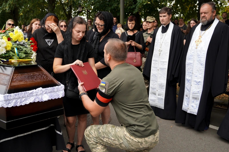 Назавжди 30: Ужгород сьогодні попрощався зі ще одним захисником, солдатом Вадимом Балогом