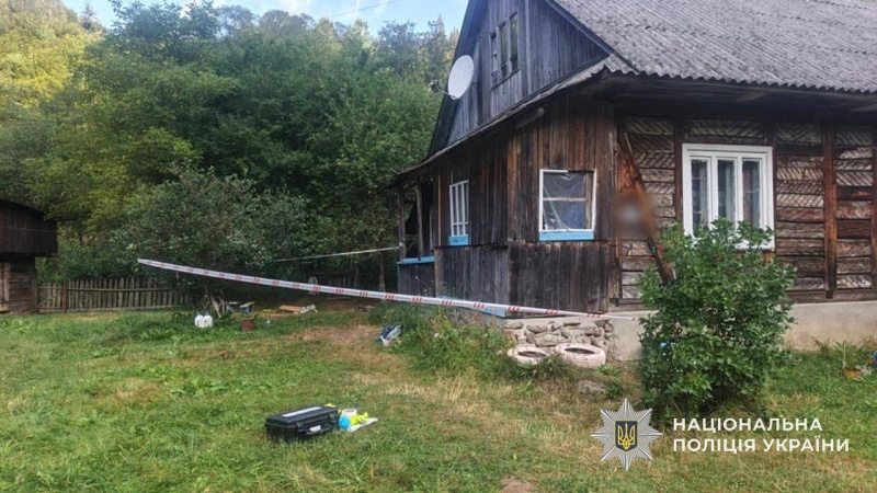 Застілля закінчилося вбивством: у Міжгір’ї жінка смертельно поранила 60-річного сусіда