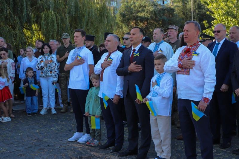 Разом з усією країною Ужгород відзначає День Державного Прапора України