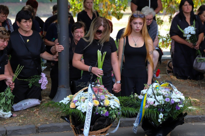 В Ужгороді сьогодні попрощалися із 46-річним захисником України, лейтенантом Сергієм Івановим