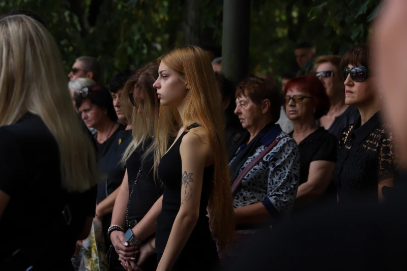 В Ужгороді сьогодні попрощалися із 46-річним захисником України, лейтенантом Сергієм Івановим