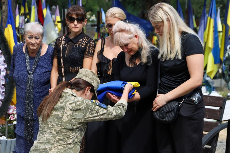 В Ужгороді сьогодні попрощалися із 46-річним захисником України, лейтенантом Сергієм Івановим