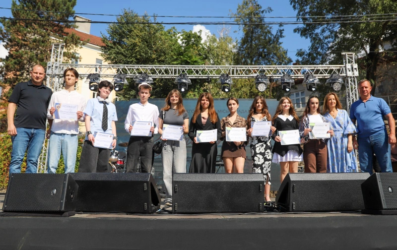 174 ужгородських школярів відзначили за перемоги на всеукраїнських олімпіадах та конкурсах