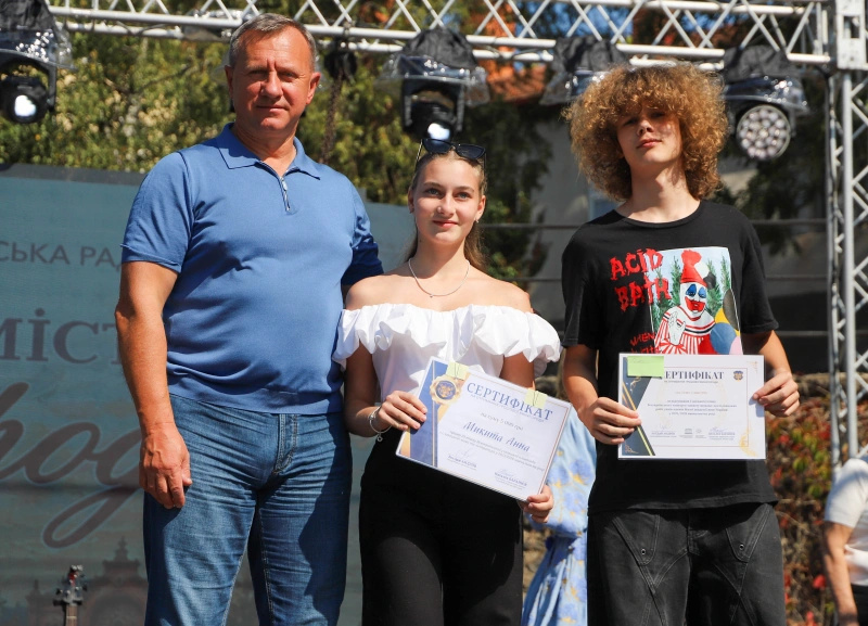 174 ужгородських школярів відзначили за перемоги на всеукраїнських олімпіадах та конкурсах