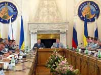 Опозиція критикує непослідовність президента щодо ЄС та НАТО