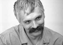 Корчинський не палив аркуші з підписами, проте влаштував перед ЦВК інше дійство