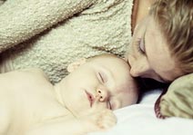 Виплати при народженні дитини збільшать у квітні