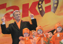 Ющенко прийшов на Майдан з родиною