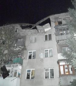 Вночі, у Мукачеві вибух газу зруйнував 5-поверховий будинок