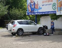 В Ужгороді нещодавно встановлений світлофор зніс джип 