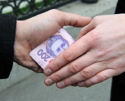 А щоб влаштуватися прибиральницею треба ...2 тисячі гривень
