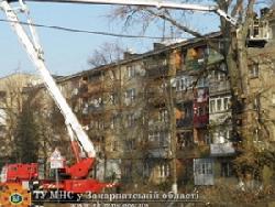 2-річну дитину із закритої квартири на 5-му поверсі визволяли рятувальники в Ужгороді